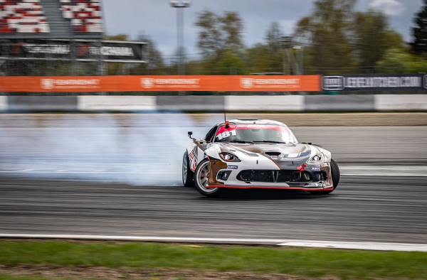 Четыре топливных насоса для 1646 лошадиных сил: тюнинг Dodge Viper SRT для RDS GP