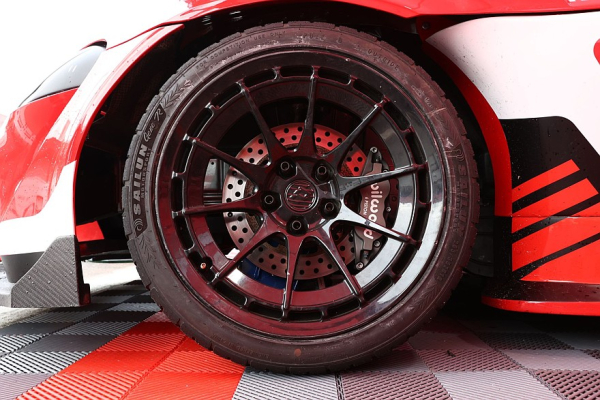 Много карбона, мало веса и рулевая рейка от BMW: тюнинг Toyota Supra A90 для RDS GP