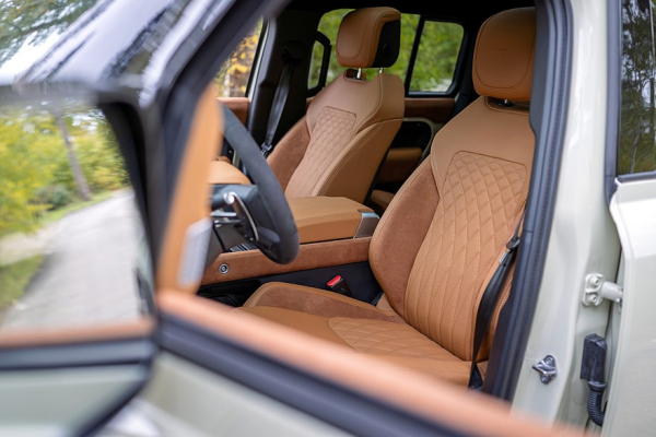 Land Rover Defender стал пикапом стараниями Heritage Customs и Urban Automotive Land Rover Defender стал пикапом стараниями Heritage Customs и Urban Automotive