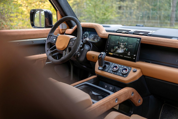 Land Rover Defender стал пикапом стараниями Heritage Customs и Urban Automotive Land Rover Defender стал пикапом стараниями Heritage Customs и Urban Automotive