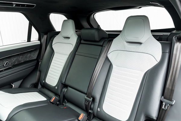 Manhart SV 800: больше мощности для упакованного в карбон Range Rover Sport SV